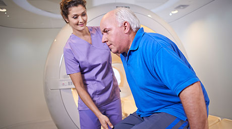 Oferta de varreduras para pacientes com implantes seguros apenas para determinados tipos de RM