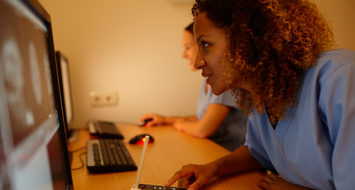 Assist&ecirc;ncia e aten&ccedil;&atilde;o ao paciente