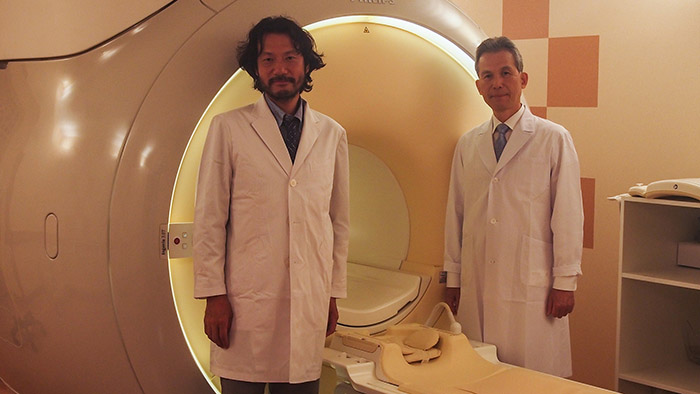 Experimentando a import&acirc;ncia do Compressed SENSE