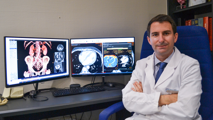 Radiologista que v&ecirc; os benef&iacute;cios de trabalhar com um &uacute;nico espa&ccedil;o de trabalho integrado